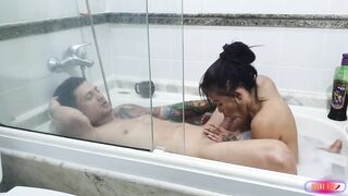 BH 017 - Eating the nymphet's pussy in the bathtub - 720p