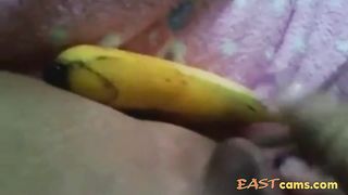 Arab slut masturbate with a big banana