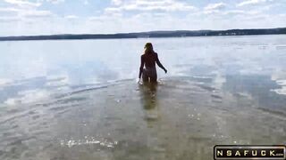 Stepsister with Juicy Ass Plays on the Beach without a Swimsuit