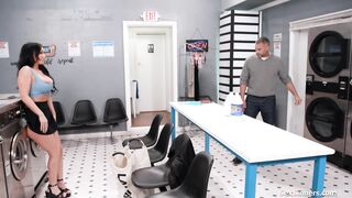 I fuck my dildo in the public laundromat