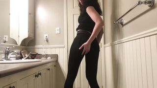 BizarroPornos.com - Black Leggings Tease Counter Poop